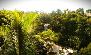tegenungan waterfall view