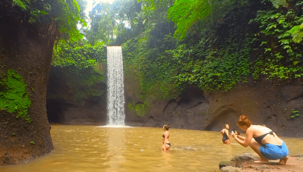 tibumana waterfall foto shot