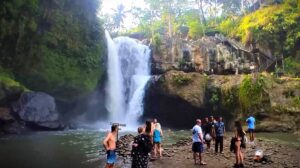 tegenungan waterfall