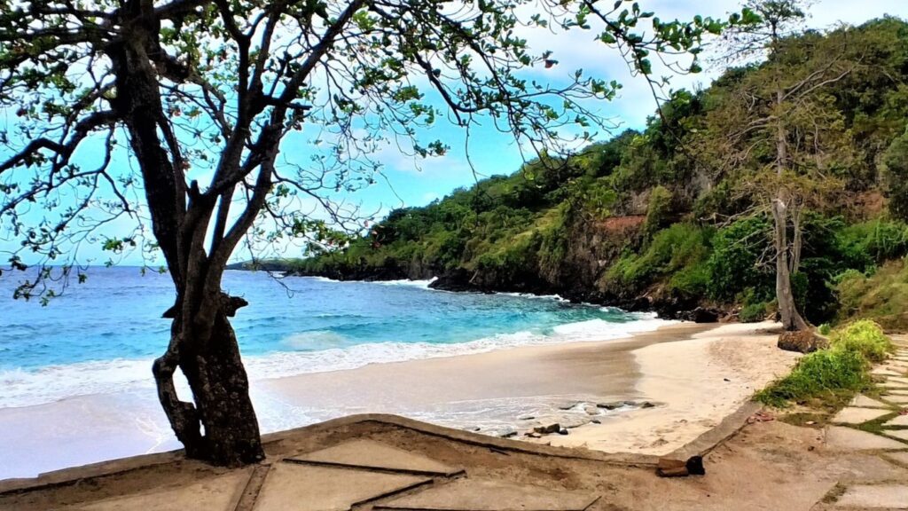 Perasi hidden beach bali