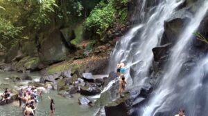 kanto lampo waterfall