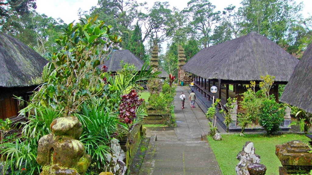 batukaru temple view