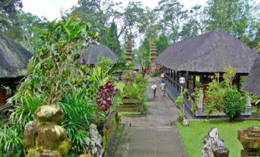 batukaru temple view