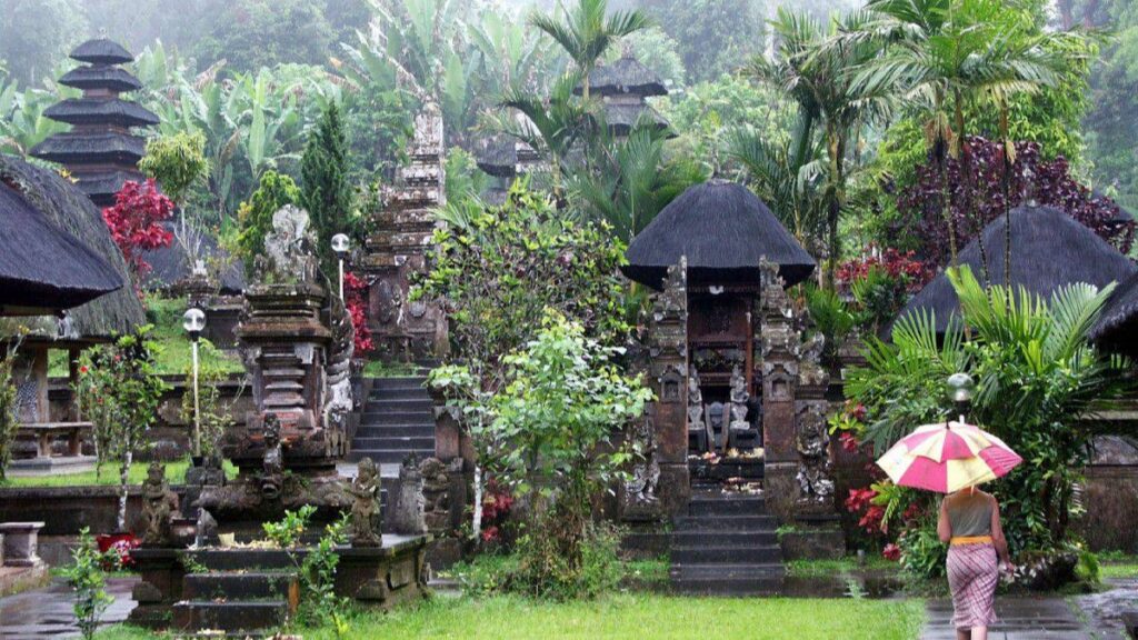 Batukaru temple picture