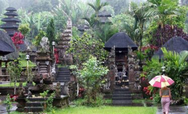 Batukaru temple picture