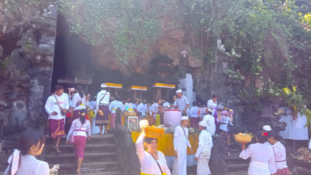 Pilgrimage at Goa lawah temple