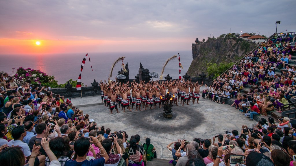 uluwatu temple kecak