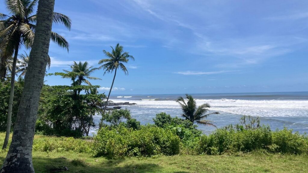 balian beach cliff