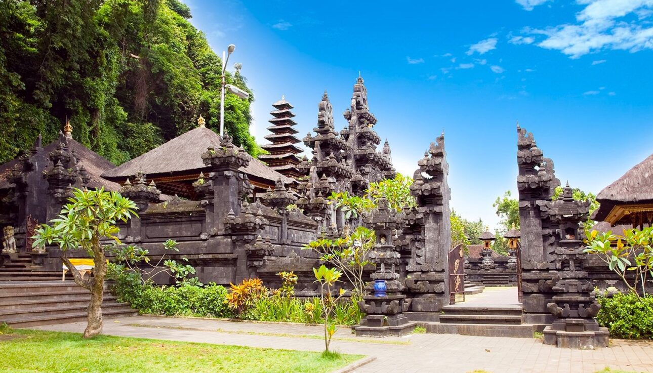 goa lawah temple