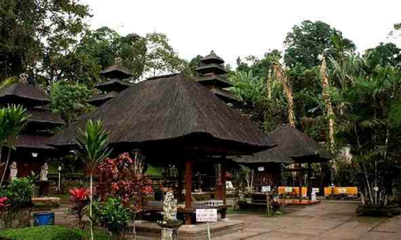 inside Batukaru temple