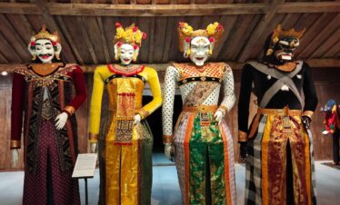 Mask & puppet House