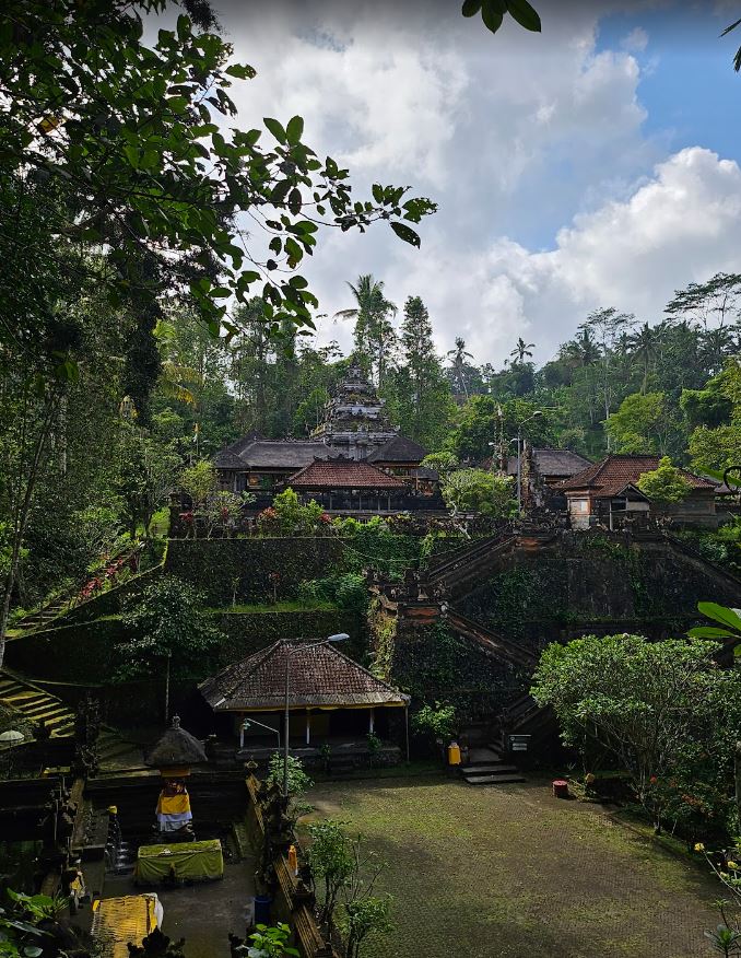 mengening holy water temple