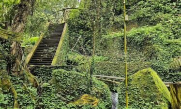 mengening holy water temple