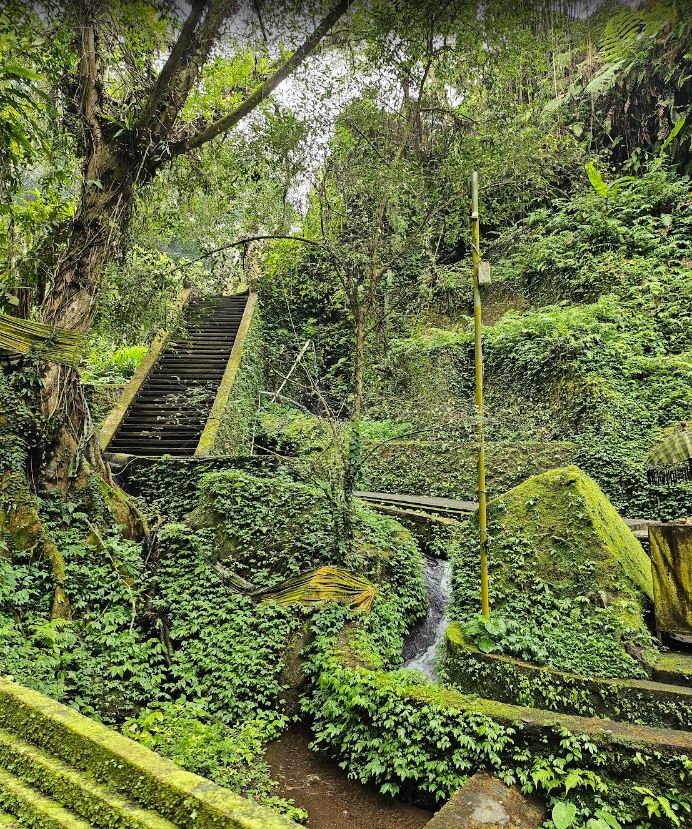 mengening holy water temple