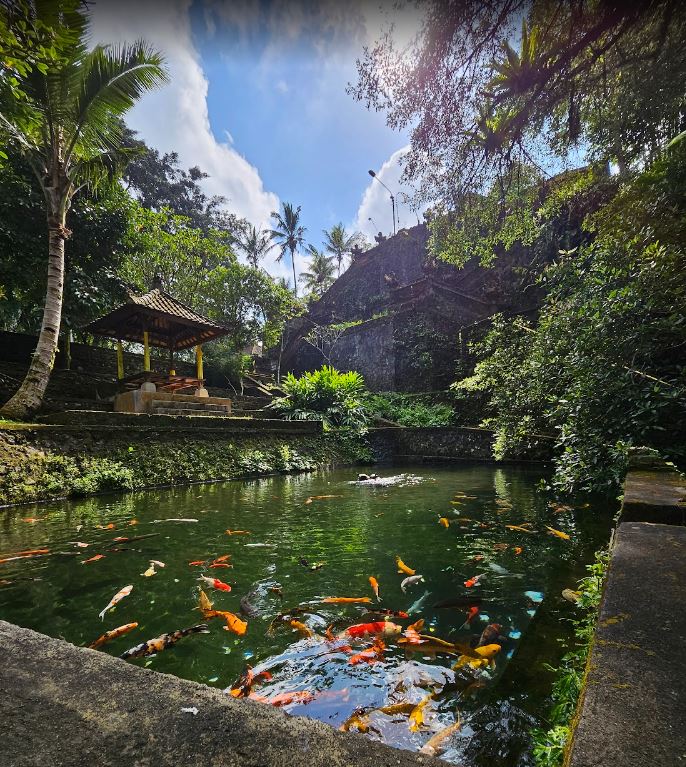 mengening holy water temple