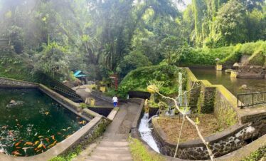 mengening holy water temple
