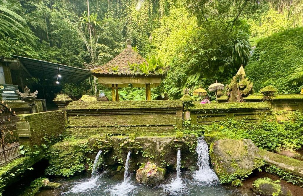 mengening holy water temple