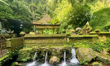 mengening holy water temple