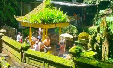 mengening holy water temple