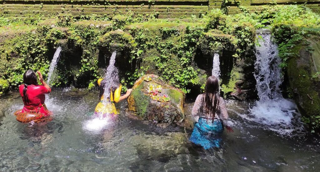 mengening holy water temple