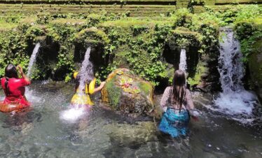 mengening holy water temple