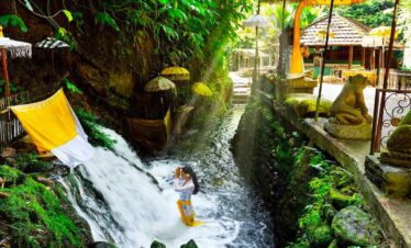sebatu holy water temple