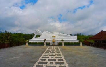 sleeping buddha