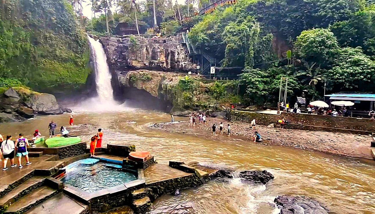 tegenungan waterfall